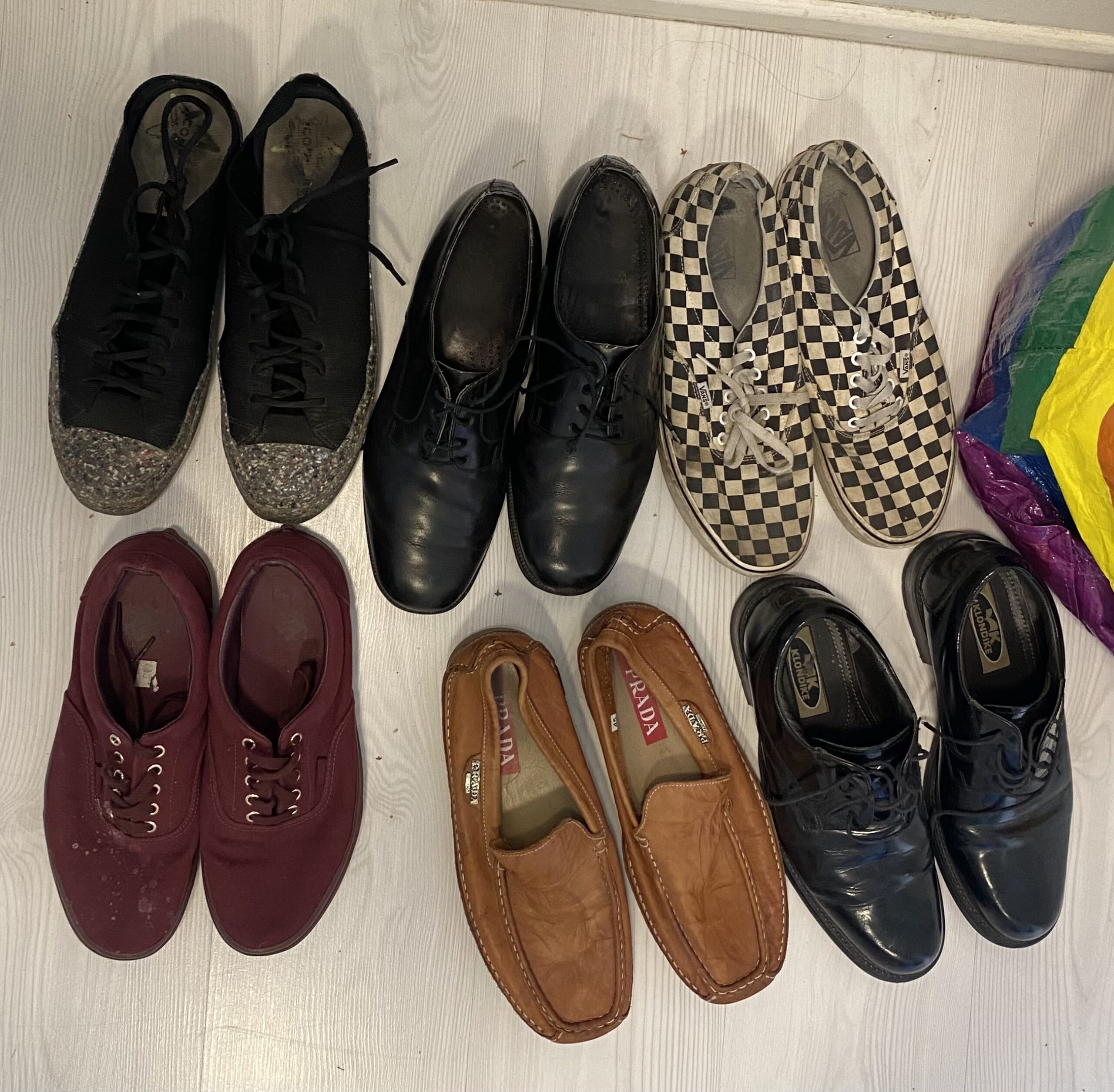 6 pairs of shoes in size 45