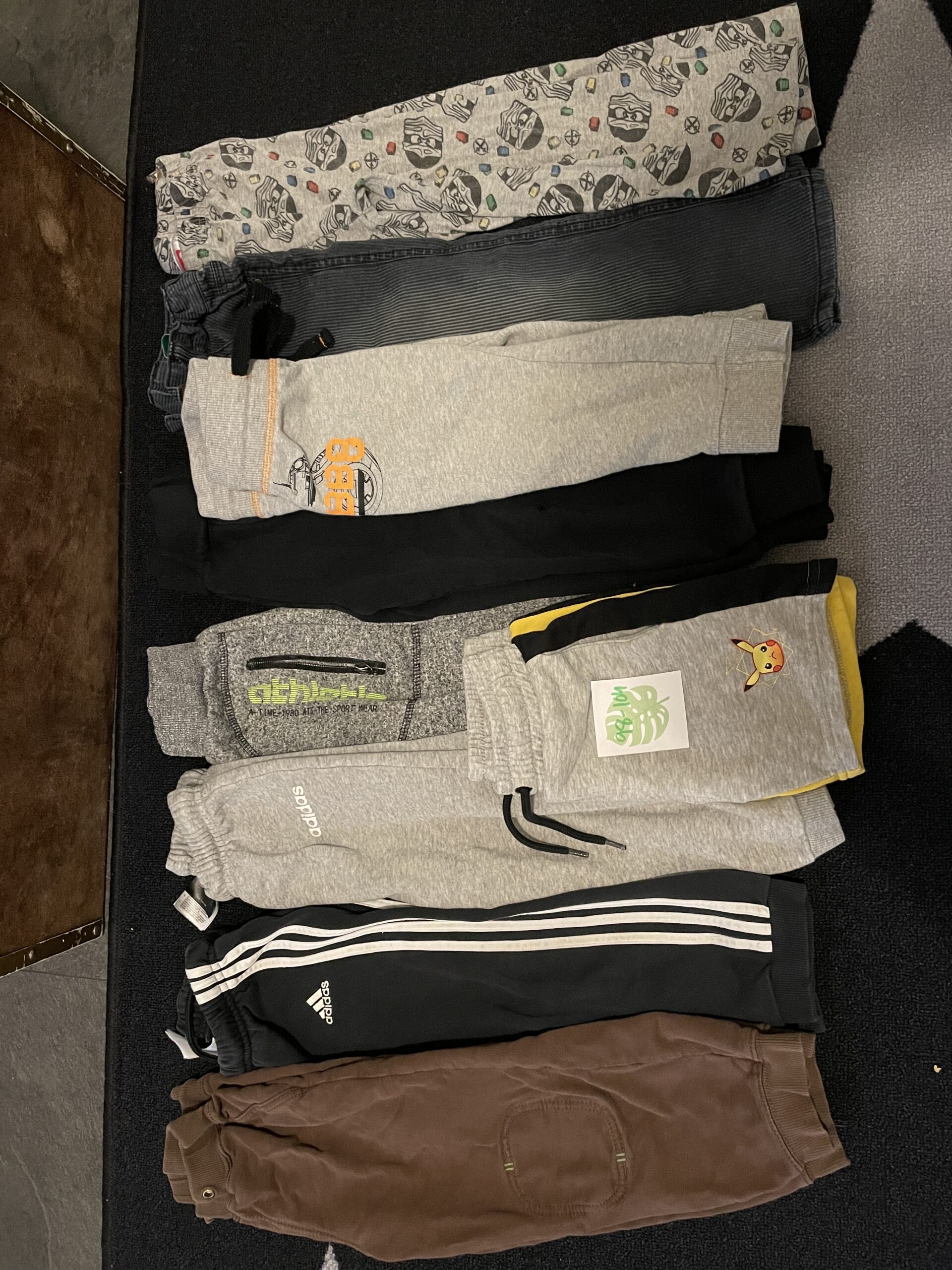 Poikien housuja 98-104