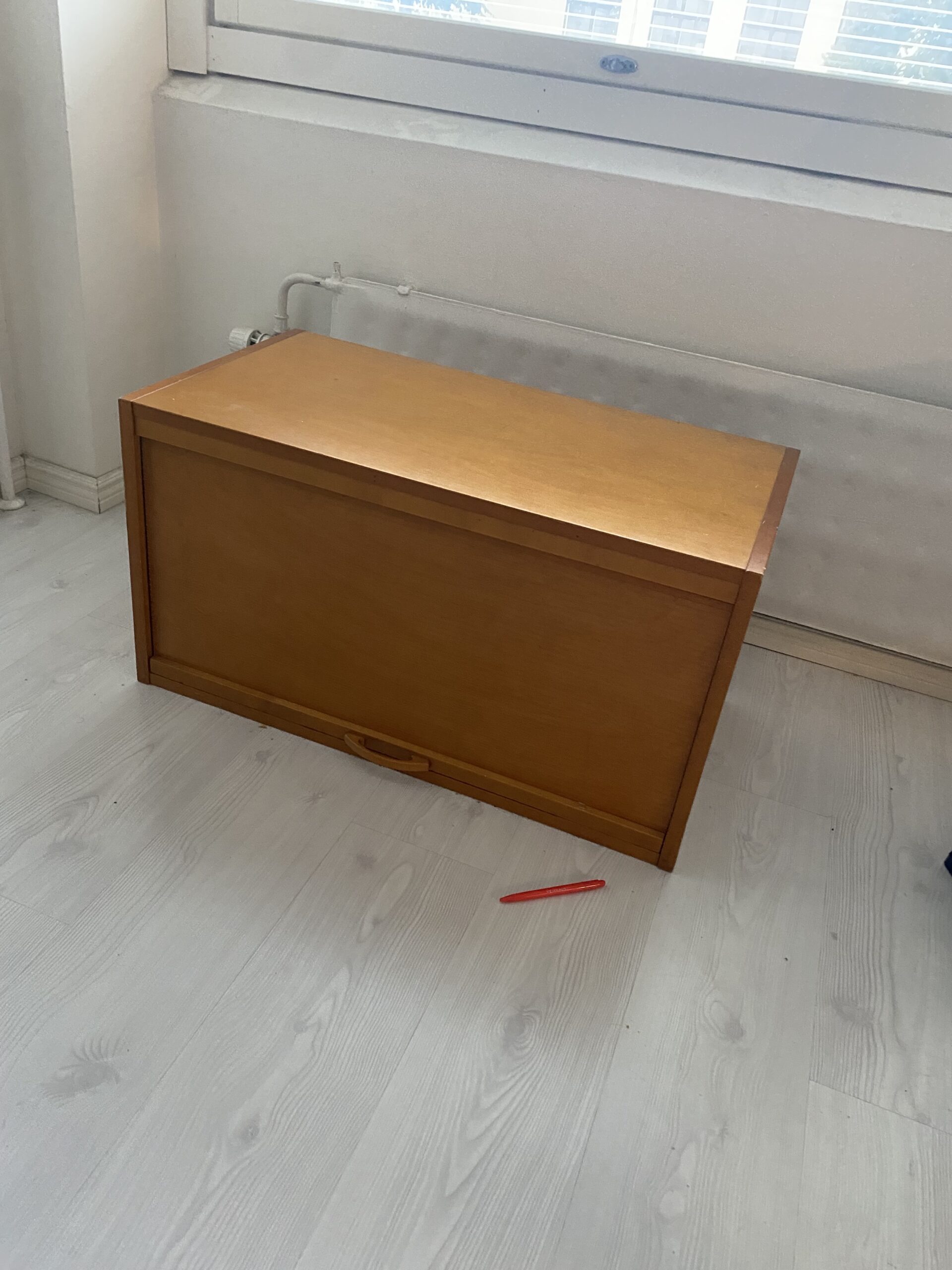 Cupboard – red pen is there giving scale