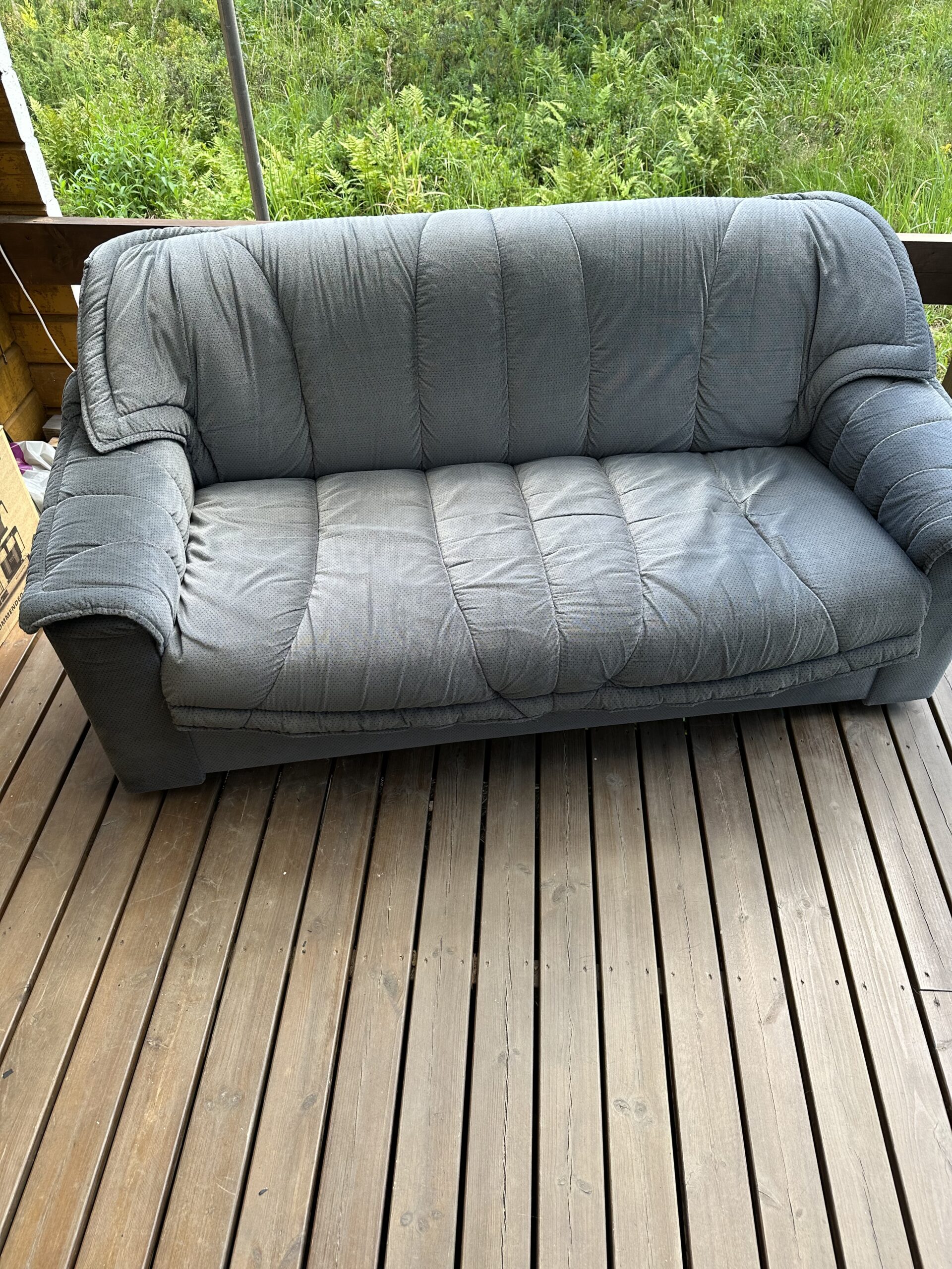 Hyvä 2 istuttava vuodesohva