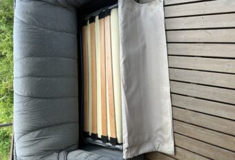 Hyvä 2 istuttava vuodesohva