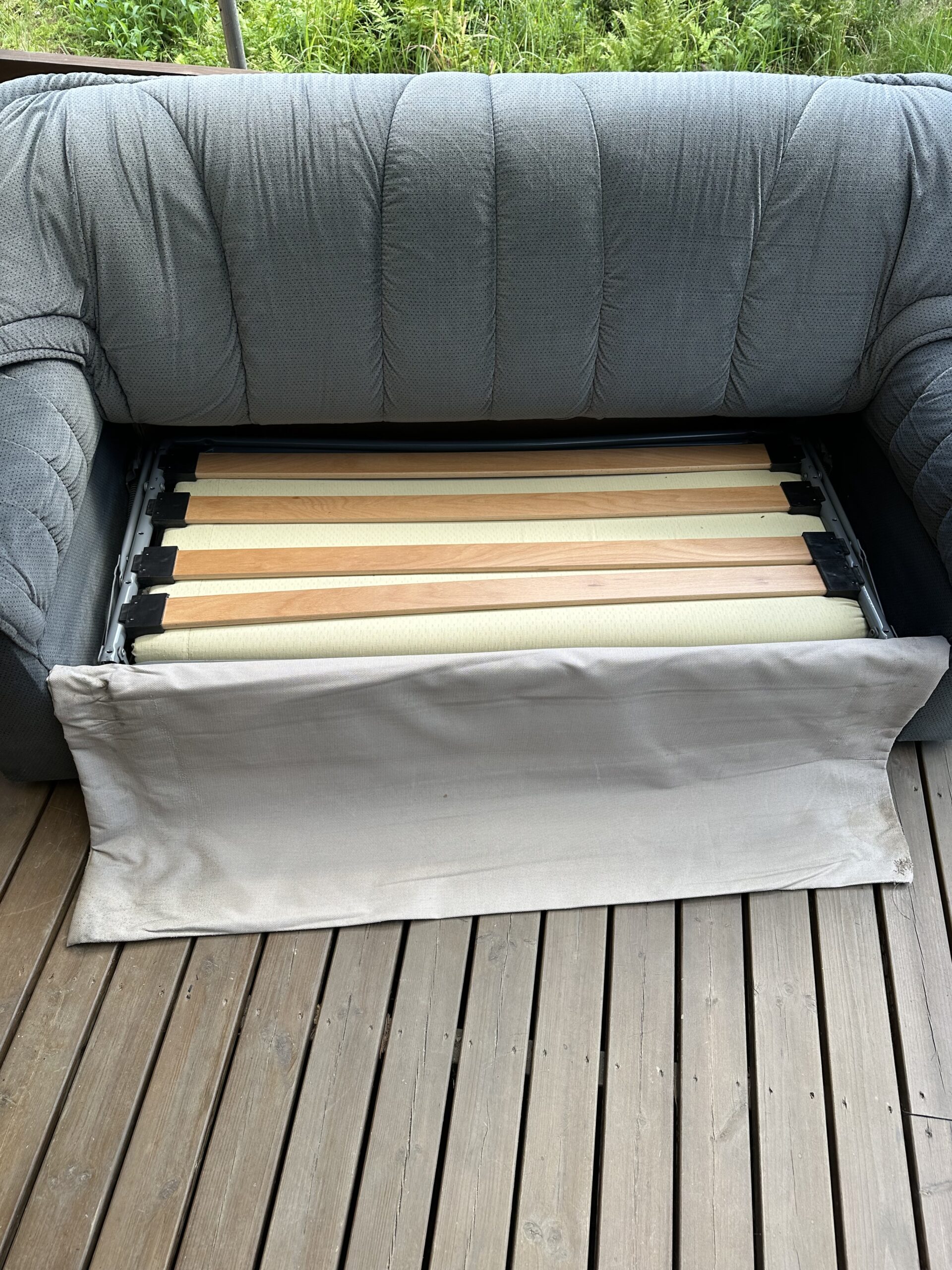 Hyvä 2 istuttava vuodesohva