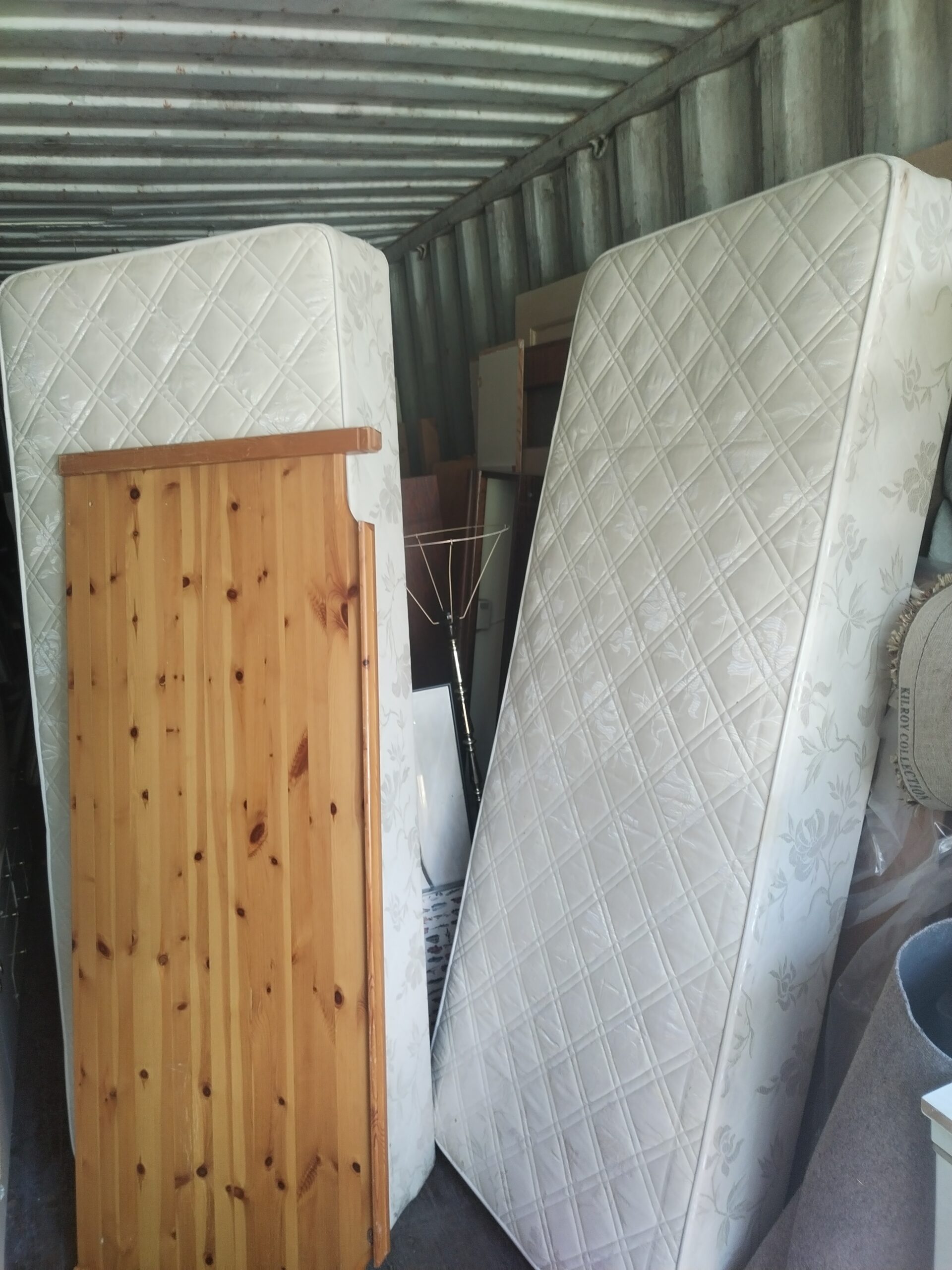 Large and small set of drawers, coffee table, carpets, curtains