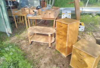 Large and small set of drawers, coffee table, carpets, curtains
